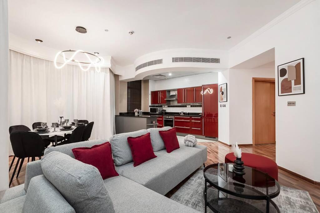 Apartment Spacious 2br In Marina Crown Dubai