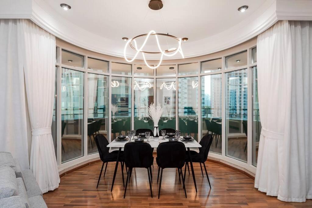 Spacious 2br In Marina Crown Apartment Dubai