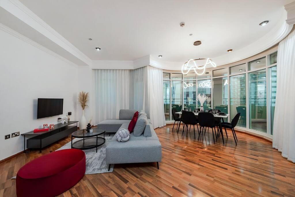 Spacious 2br In Marina Crown *